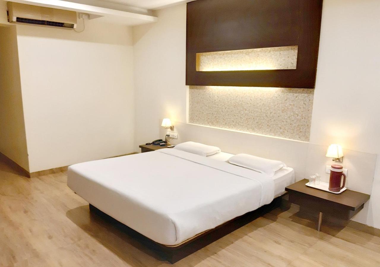 Hotel Adarsha Palace Belgaum Extérieur photo