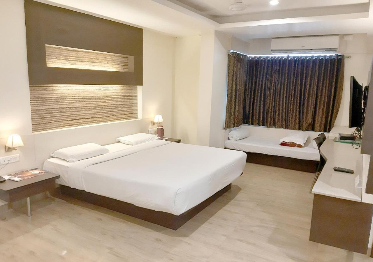 Hotel Adarsha Palace Belgaum Extérieur photo