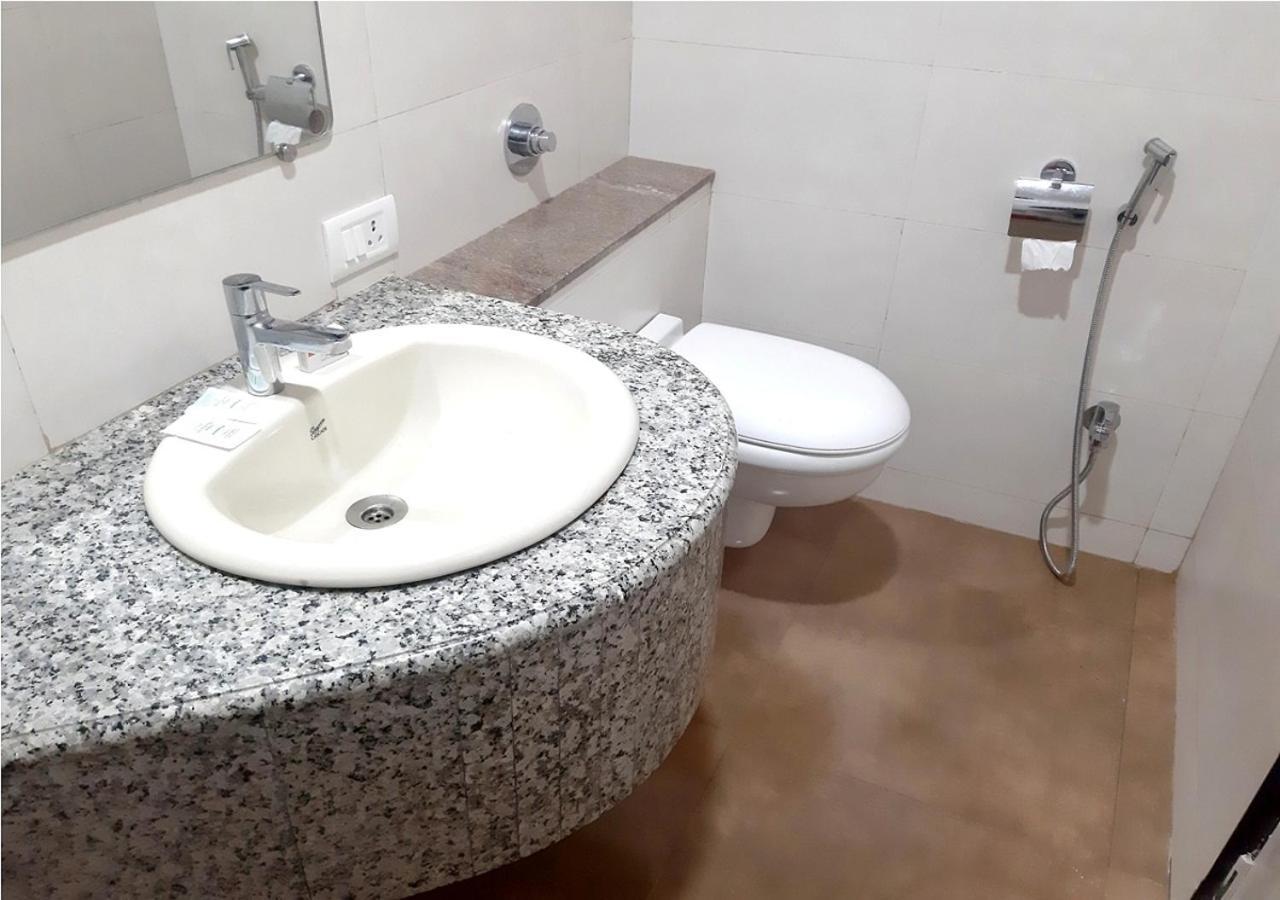 Hotel Adarsha Palace Belgaum Extérieur photo