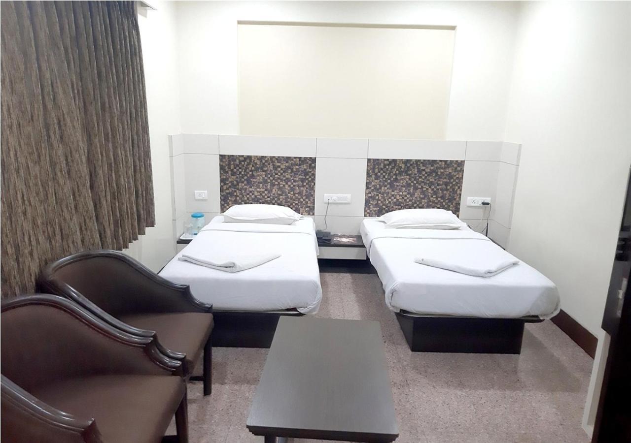 Hotel Adarsha Palace Belgaum Extérieur photo